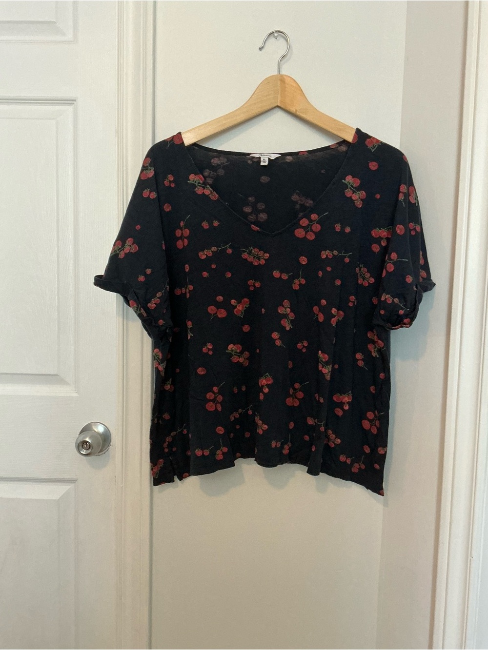 Classic Navy Reitmans Short Sleeve V-Neck Tee with Tomato Print
